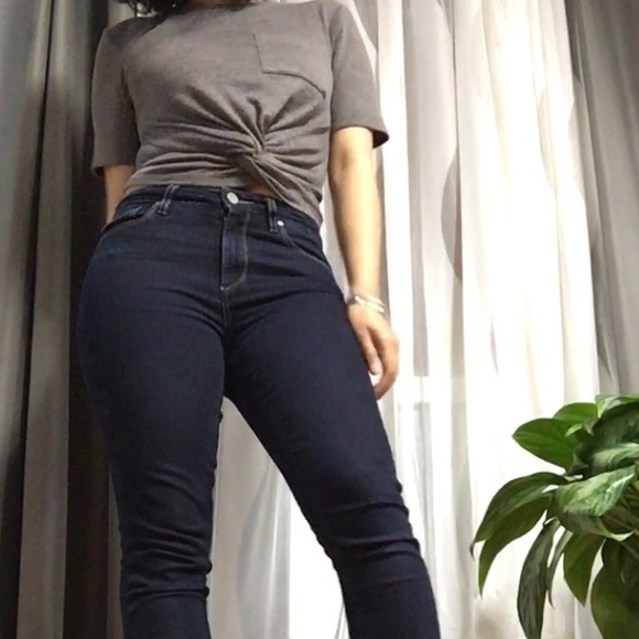 Aritzia Tops - Aritzia Wilfred Free • Subah knotted crop top